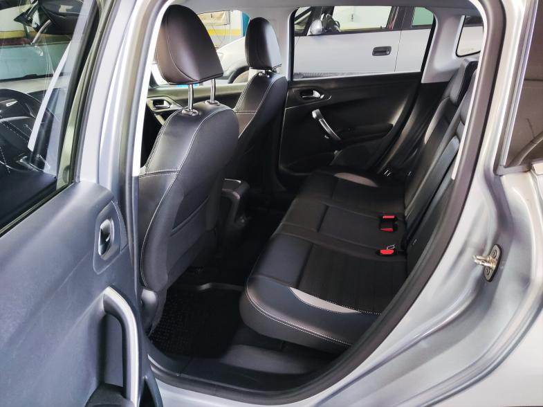 Peugeot 2008 Allure 2015, πίσω καθίσματα
