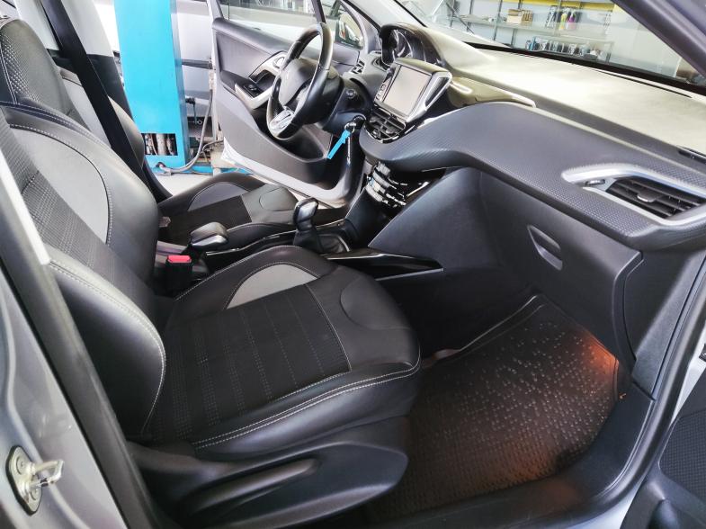 Peugeot 2008 Allure 2015, εσωτερικό, μπροστινά καθίσματα από την πλευρά του συνοδηγού