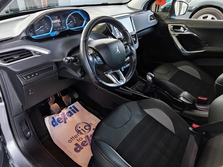 Peugeot 2008 Allure 2015, εσωτερικό, ταμπλό και θέση οδηγού