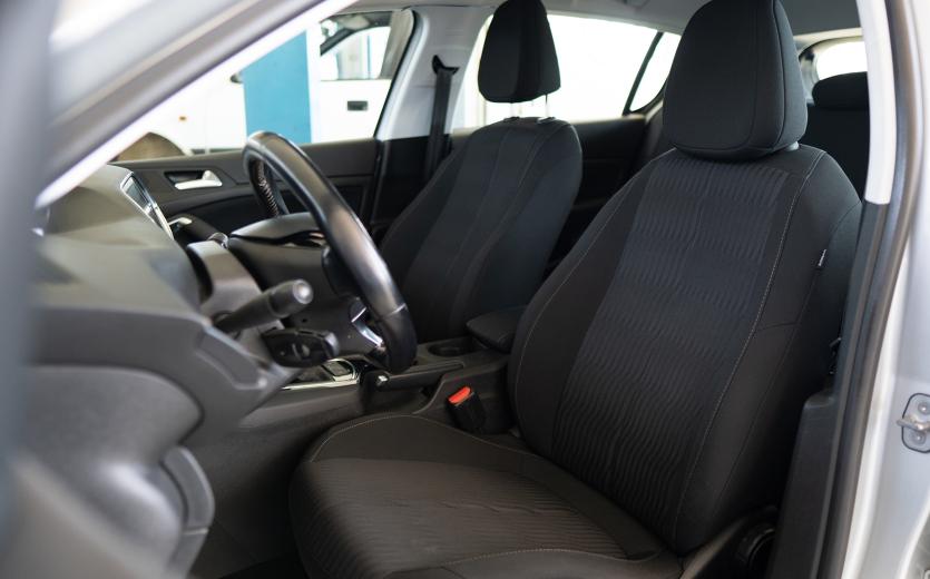 Peugeot 308 Auto 2017, μπροστινά καθίσματα