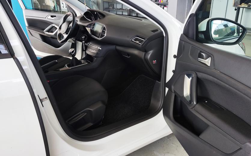Peugeot 308 2016, θέση συνοδηγού