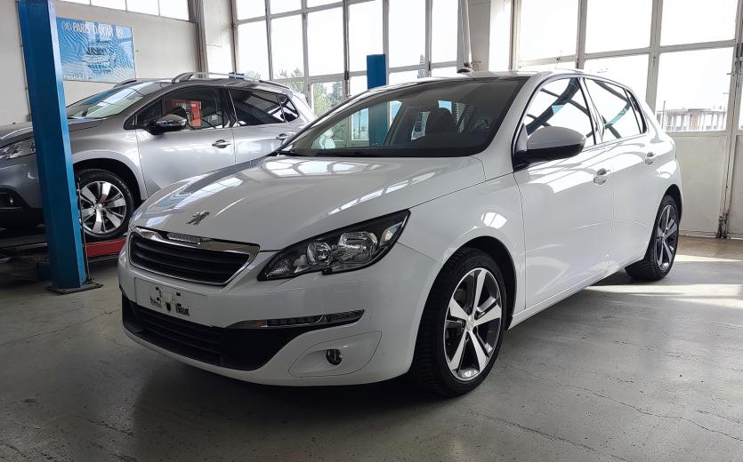 Peugeot 308 2016, μπροστινή όψη