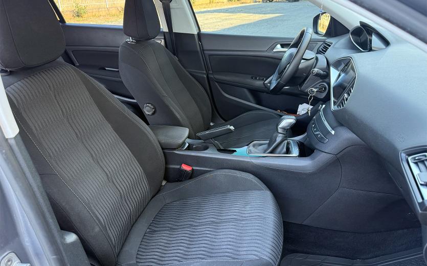 Peugeot 308 grey interior