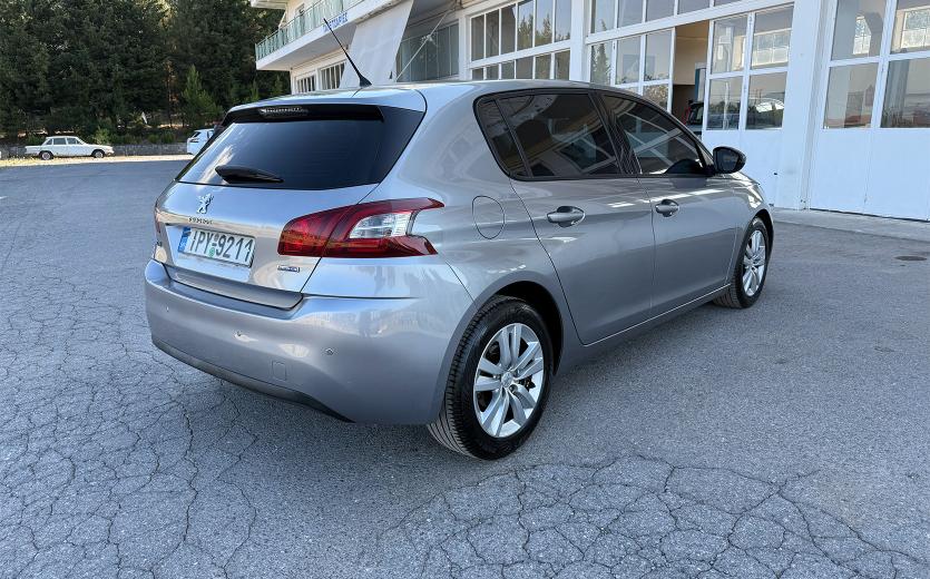 Peugeot 308 grey rear right