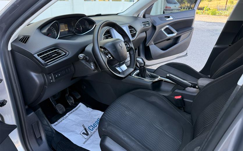 Peugeot 308 grey interior